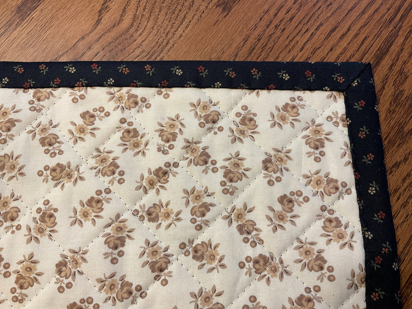 Primitive Farmhouse Scrappy Table Runner Item #1925