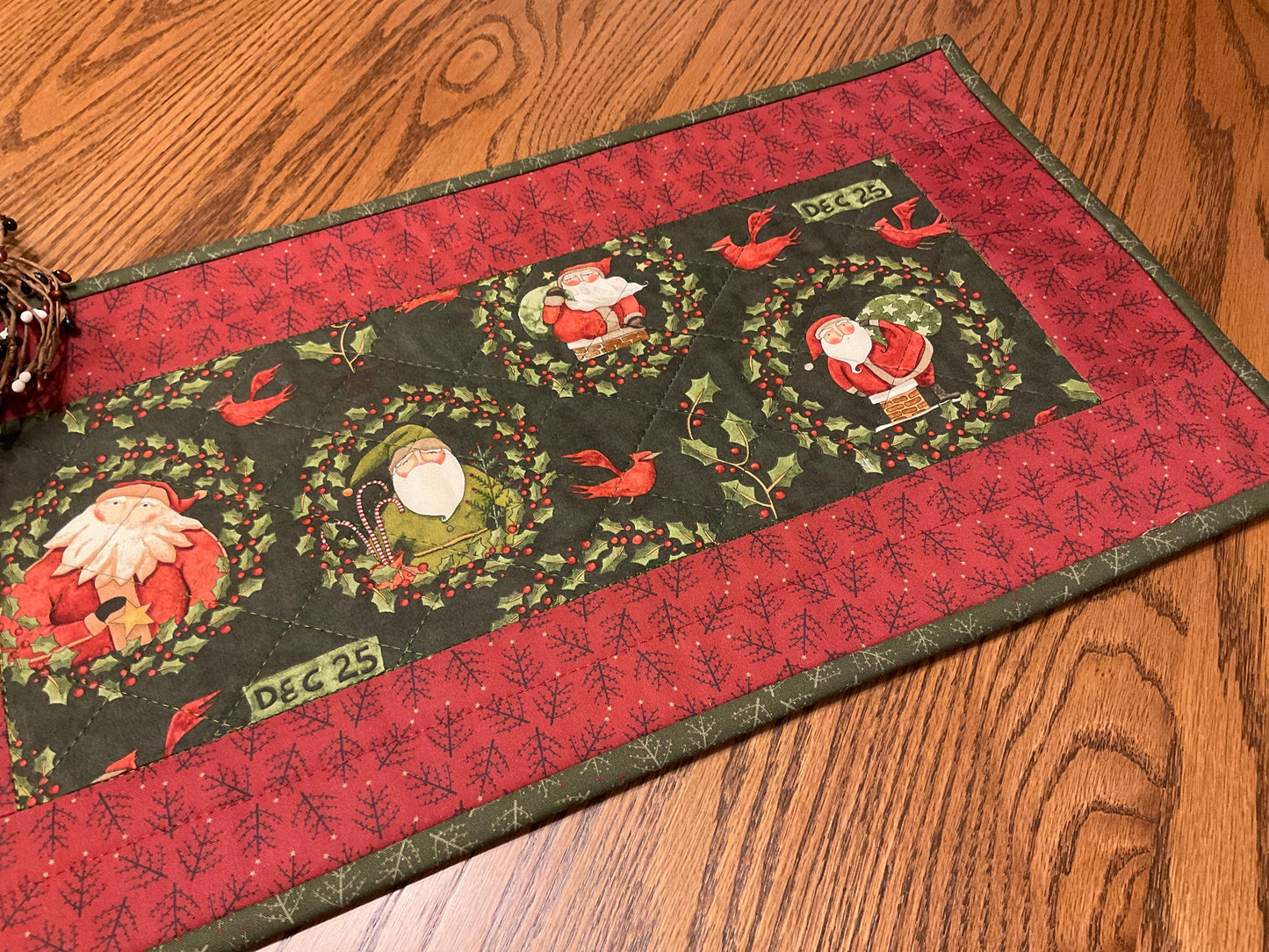 Christmas Primitive Farmhouse Santa Table Runner Item #1948