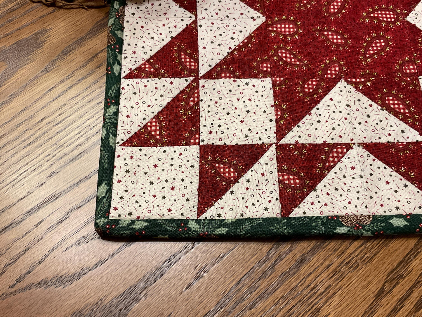 Primitive Farmhouse Christmas Table Topper Item #1950