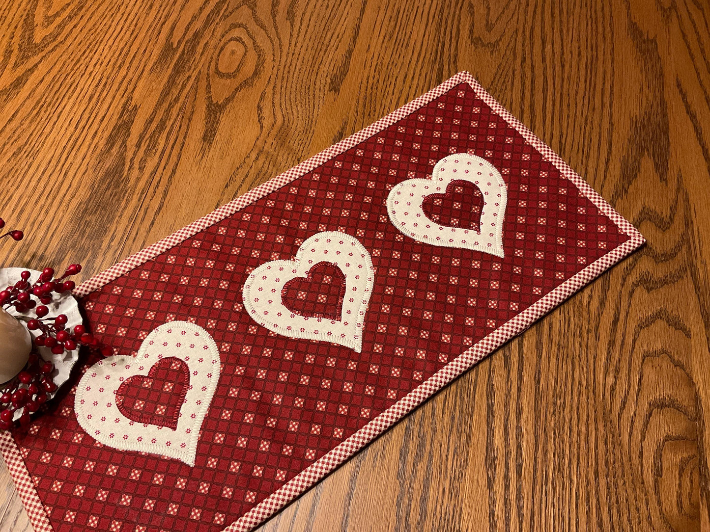 Primitive Farmhouse Valentine Table Topper Item #1953