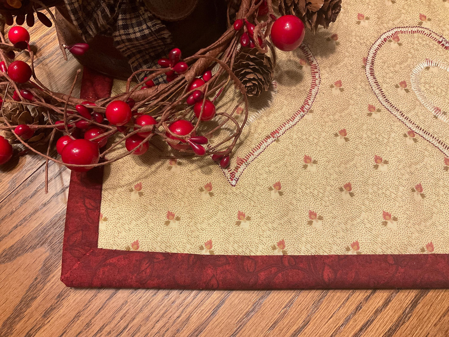 Primitive Farmhouse Valentine Table Topper Item #2016