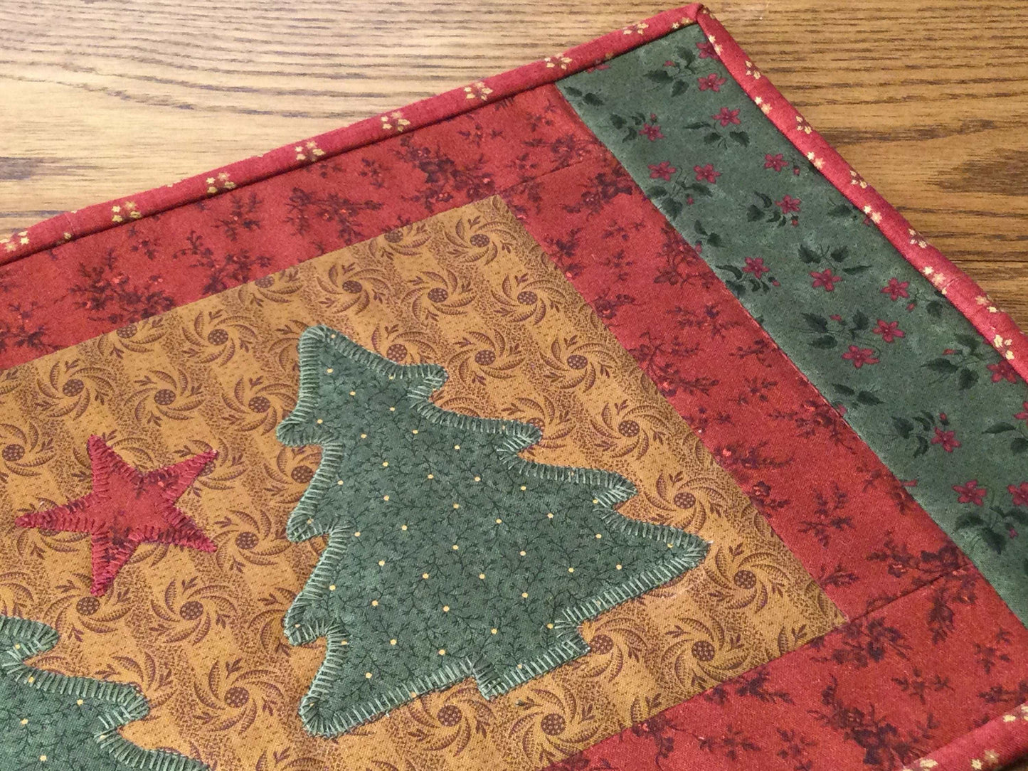 Primitive Farmhouse Christmas Table Runner Item #1536