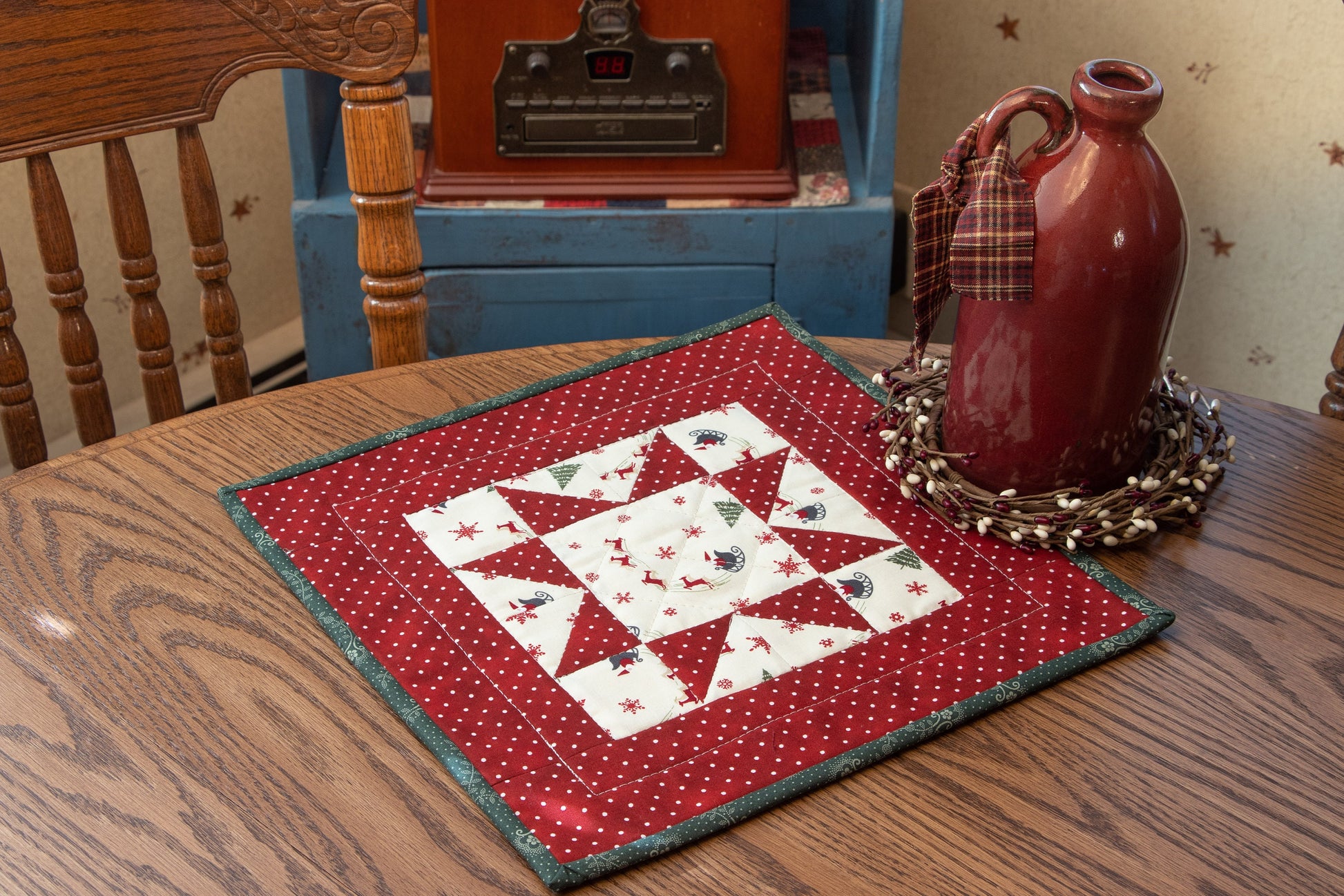 Primitive Farmhouse Christmas Table Topper Item #1784