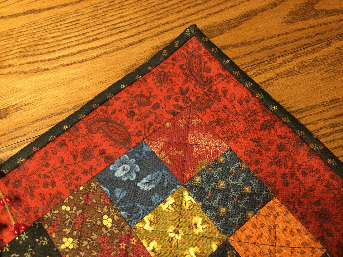 Primitive Farmhouse Scrappy Table Topper Item #1517