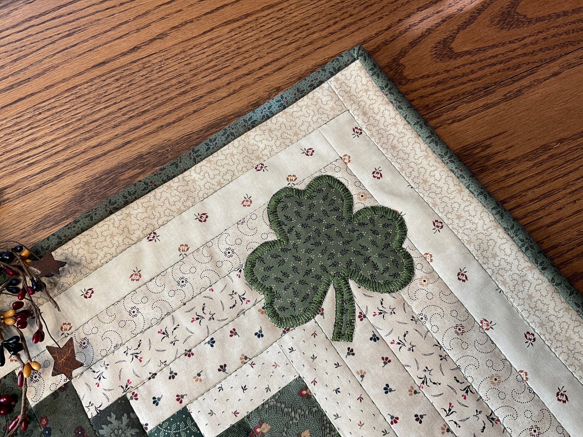 Primitive Farmhouse Log Cabin St.Patrick’s Table Topper Item #1637