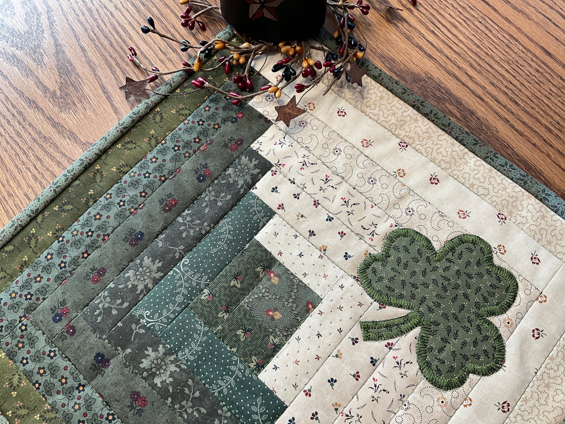 Primitive Farmhouse Log Cabin St.Patrick’s Table Topper Item #1637