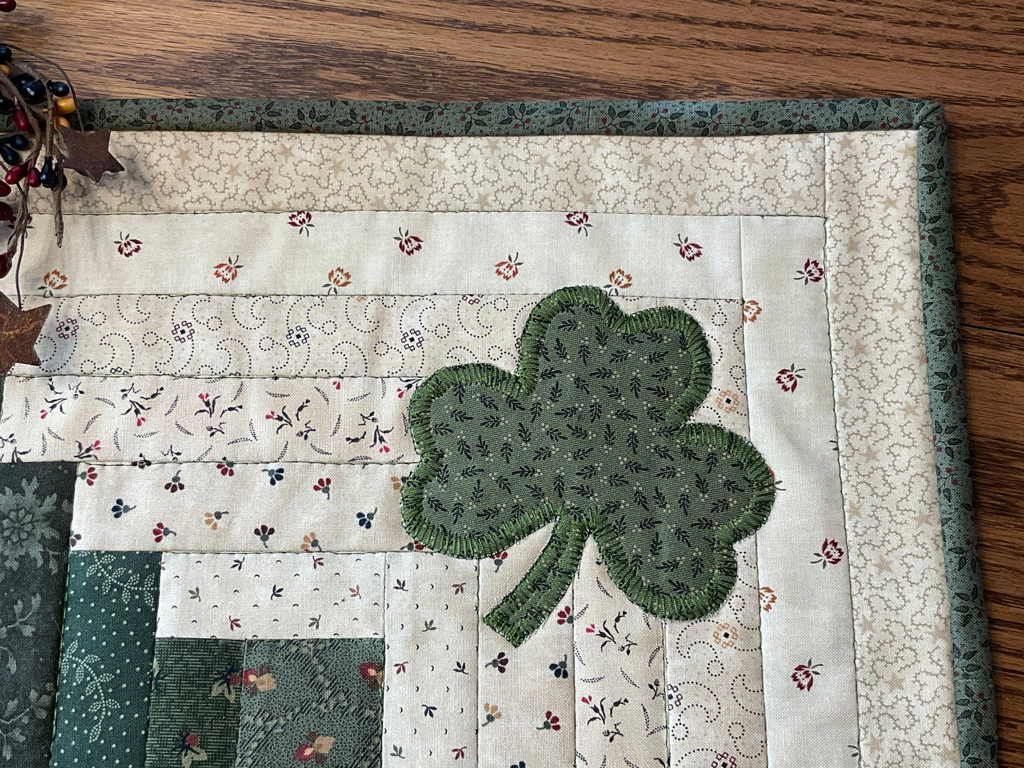 Primitive Farmhouse Log Cabin St.Patrick’s Table Topper Item #1637
