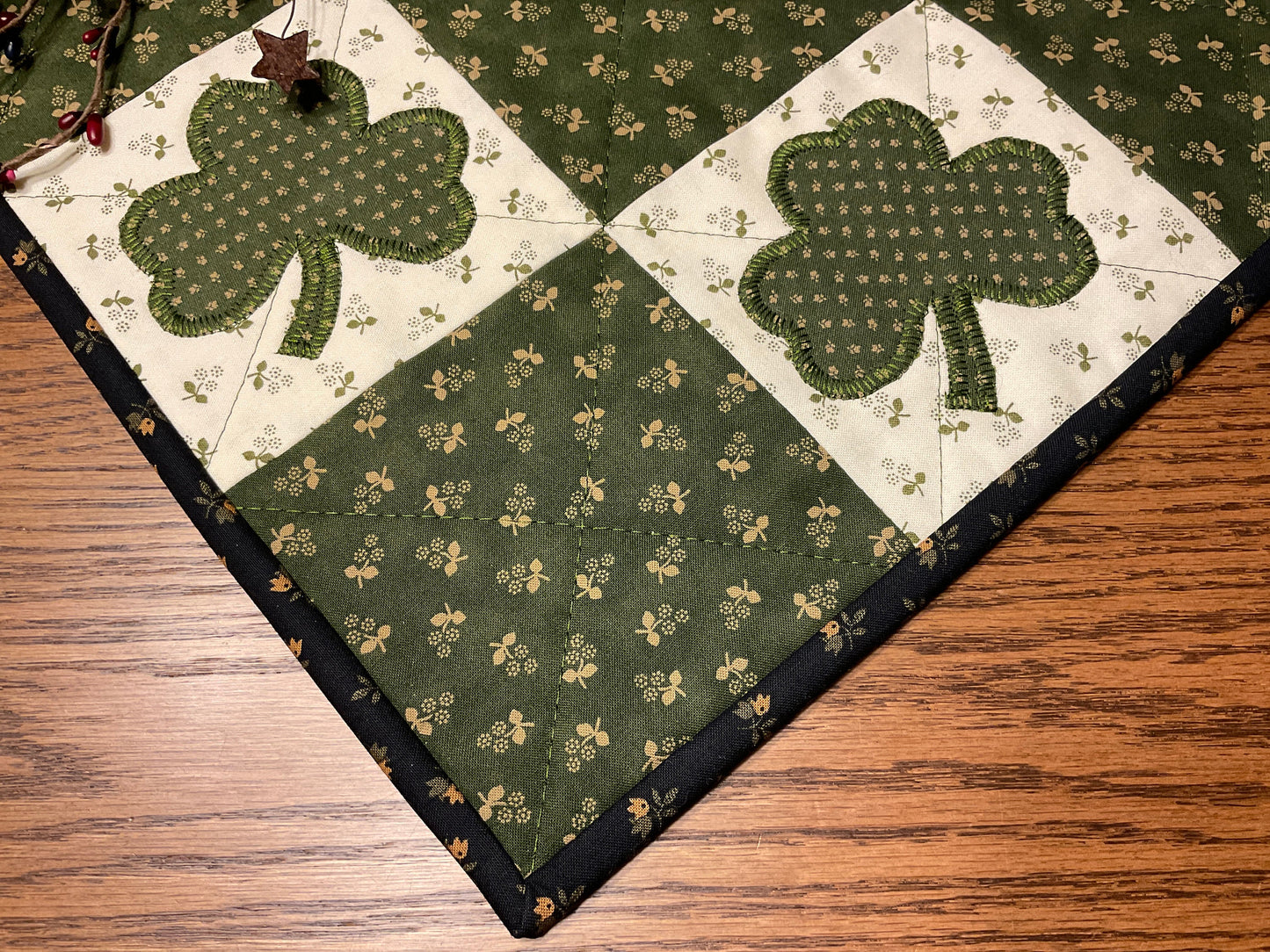 Primitive Farmhouse St Patrick's Table Topper Item #1651