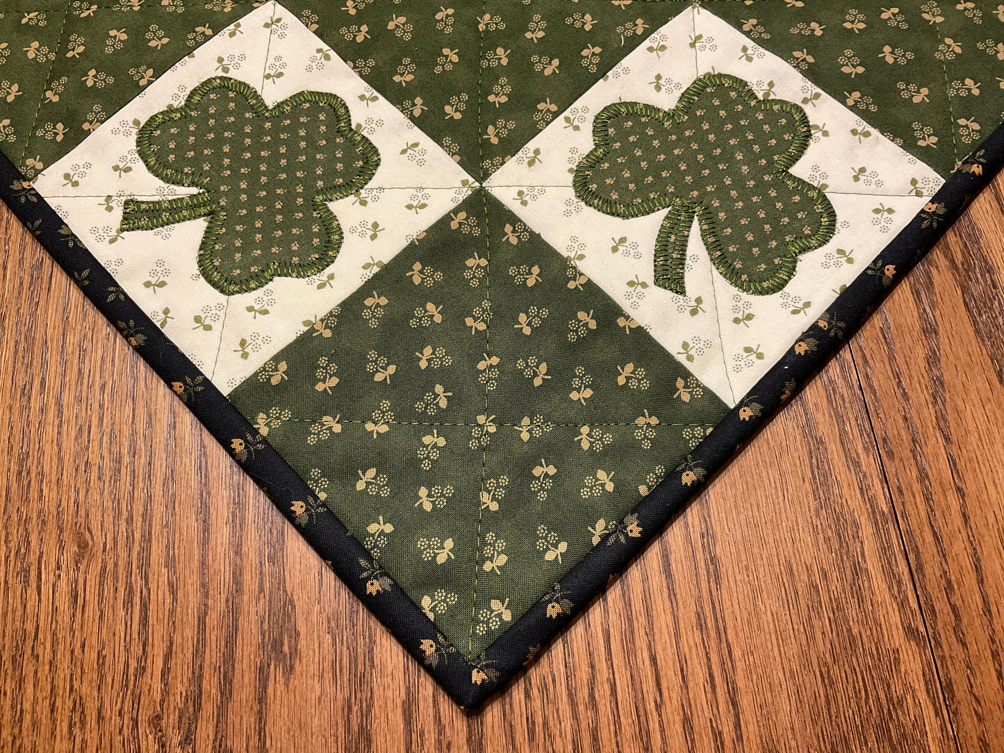 Primitive Farmhouse St Patrick's Table Topper Item #1649