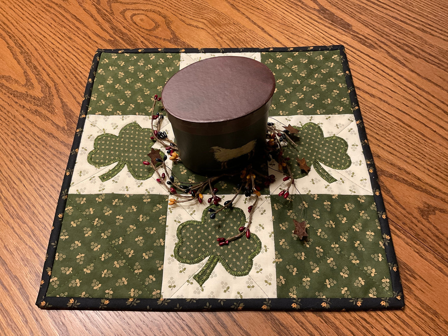 Primitive Farmhouse St Patrick's Table Topper Item #1649