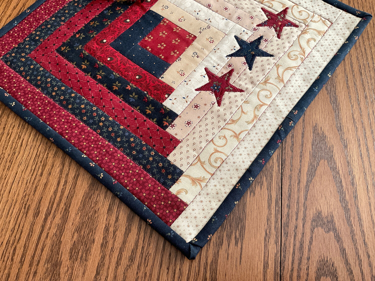 Primitive Farmhouse Patriotic Log Cabin Table Topper Item #1681