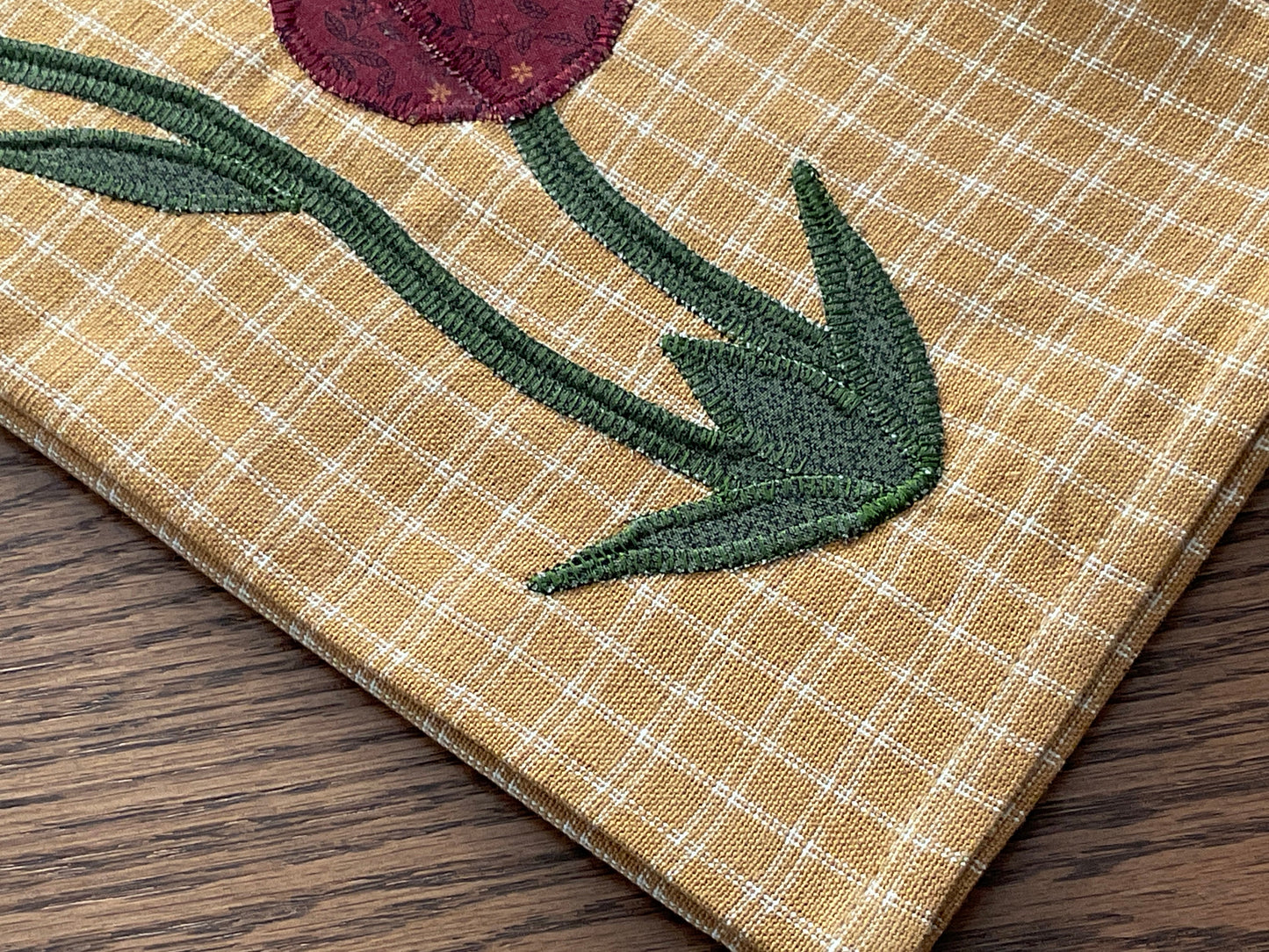 Primitive Farmhouse Tulip Towel Item #1732