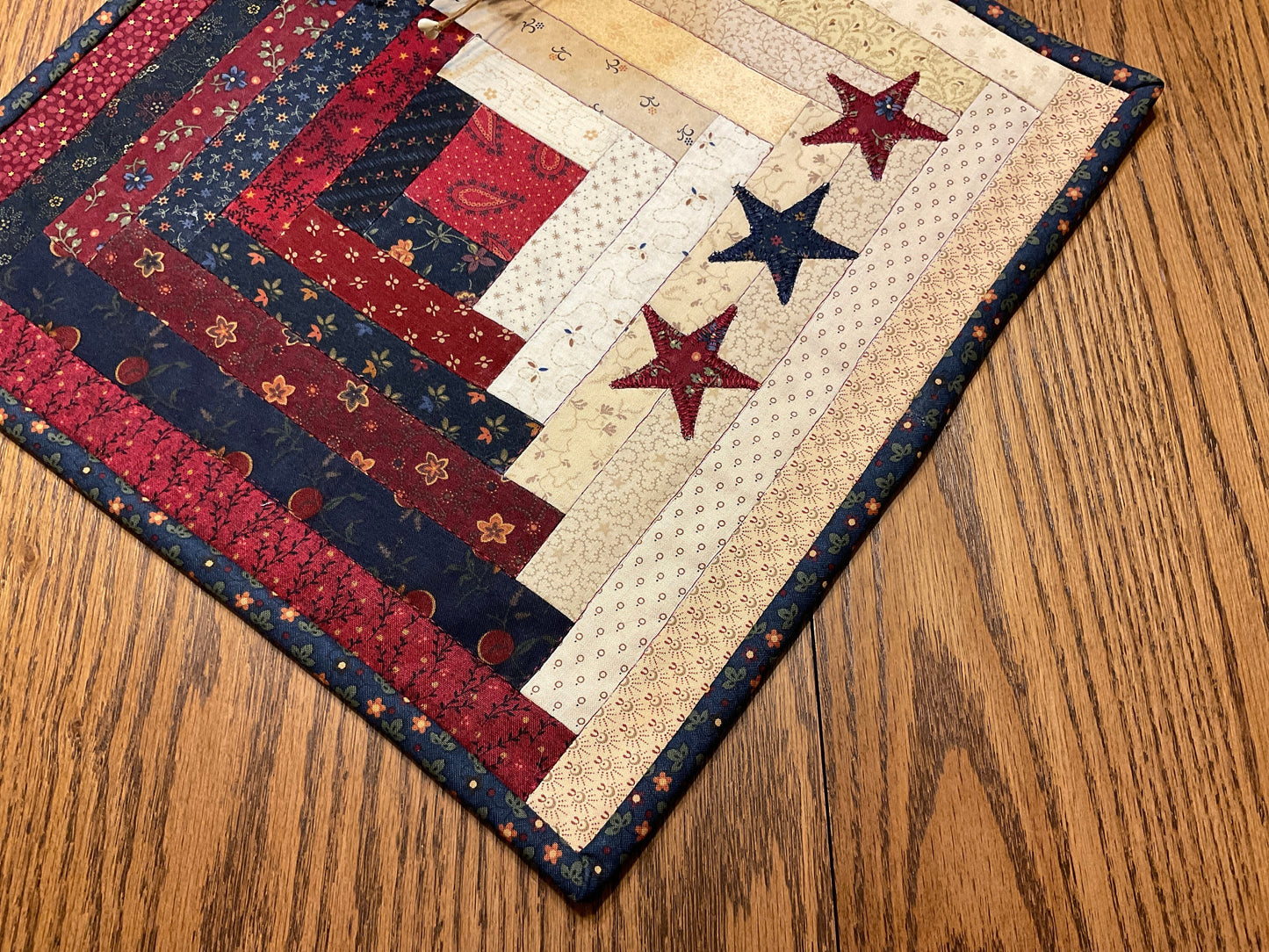 Primitive Farmhouse Patriotic Log Cabin Table Topper Item #1707