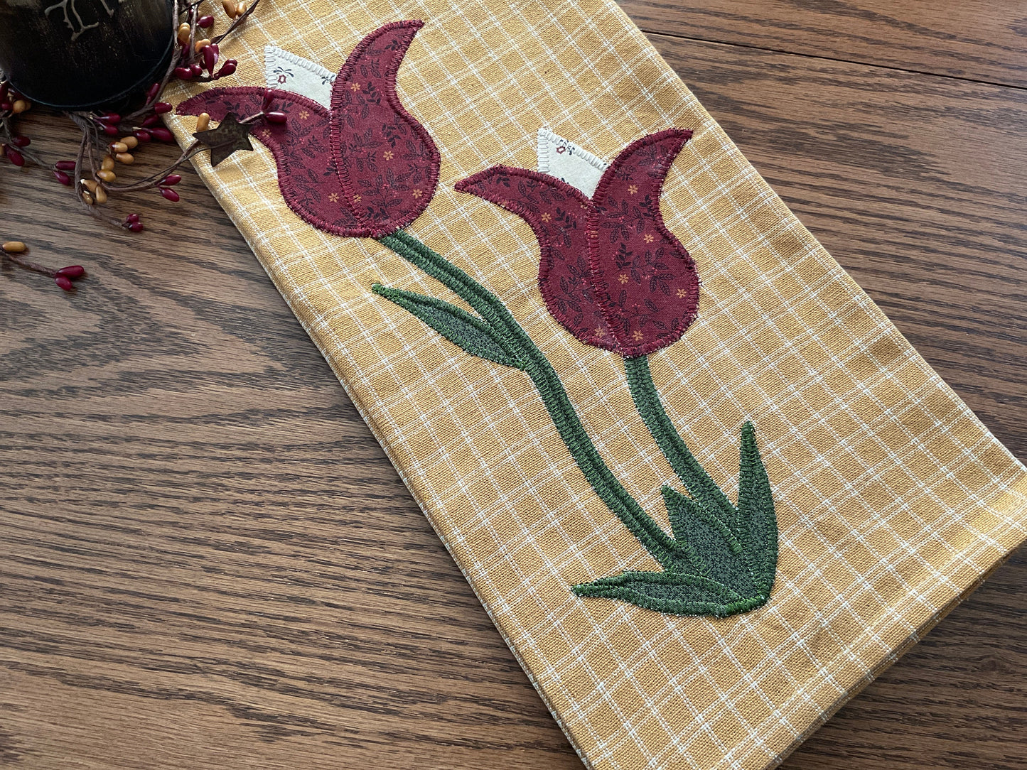 Primitive Farmhouse Tulip Towel Item #1732