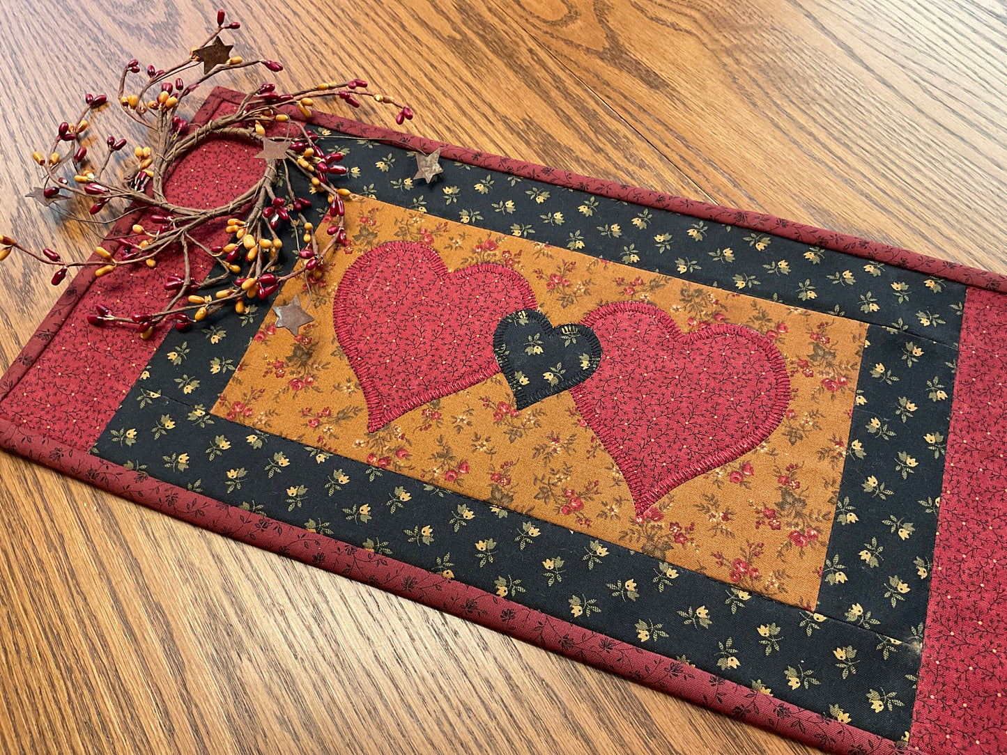 Primitive Farmhouse Valentine Table Runner Item 1826