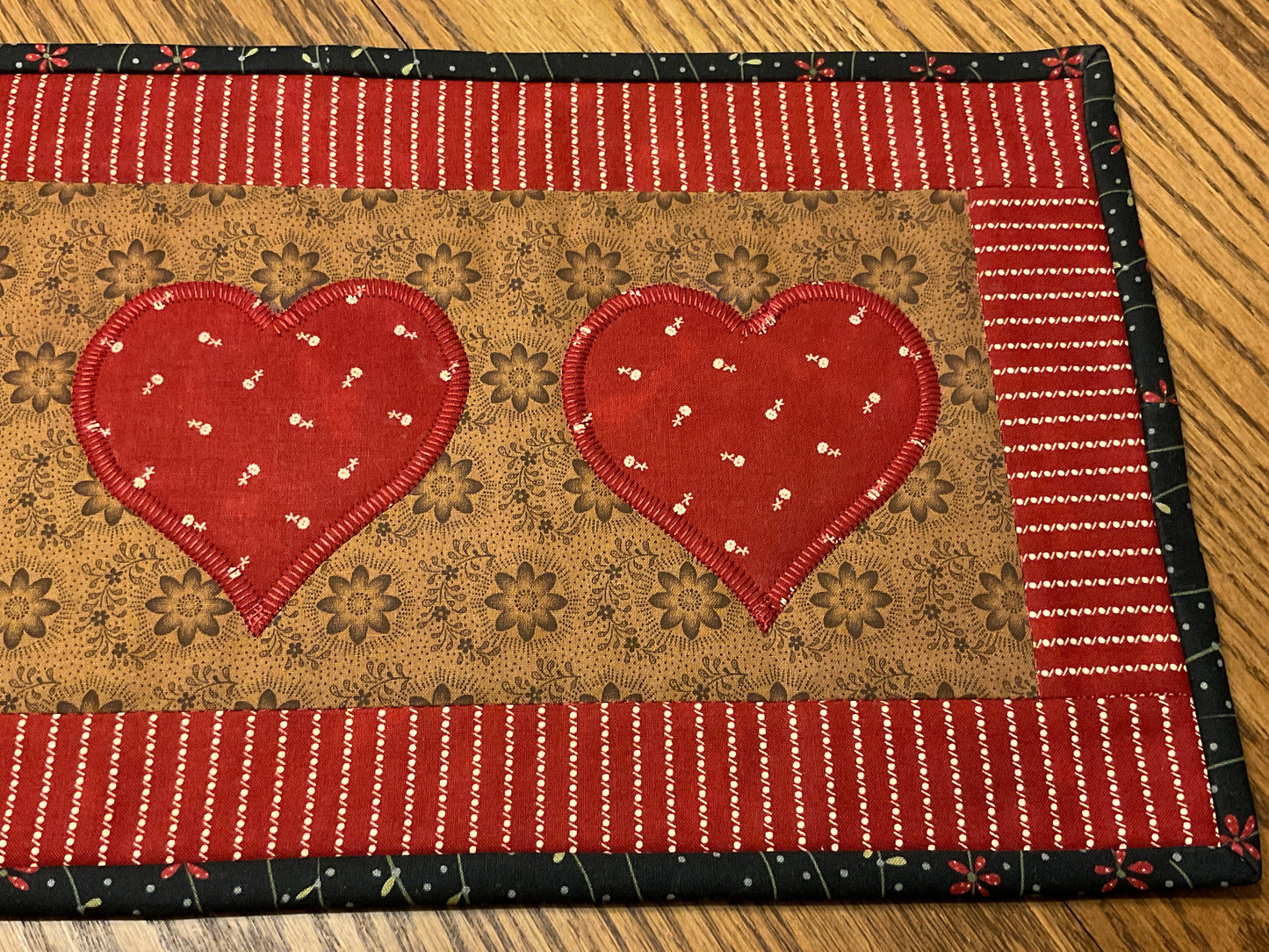 Valentine Primitive Farmhouse Heart Table Runner Item 1837