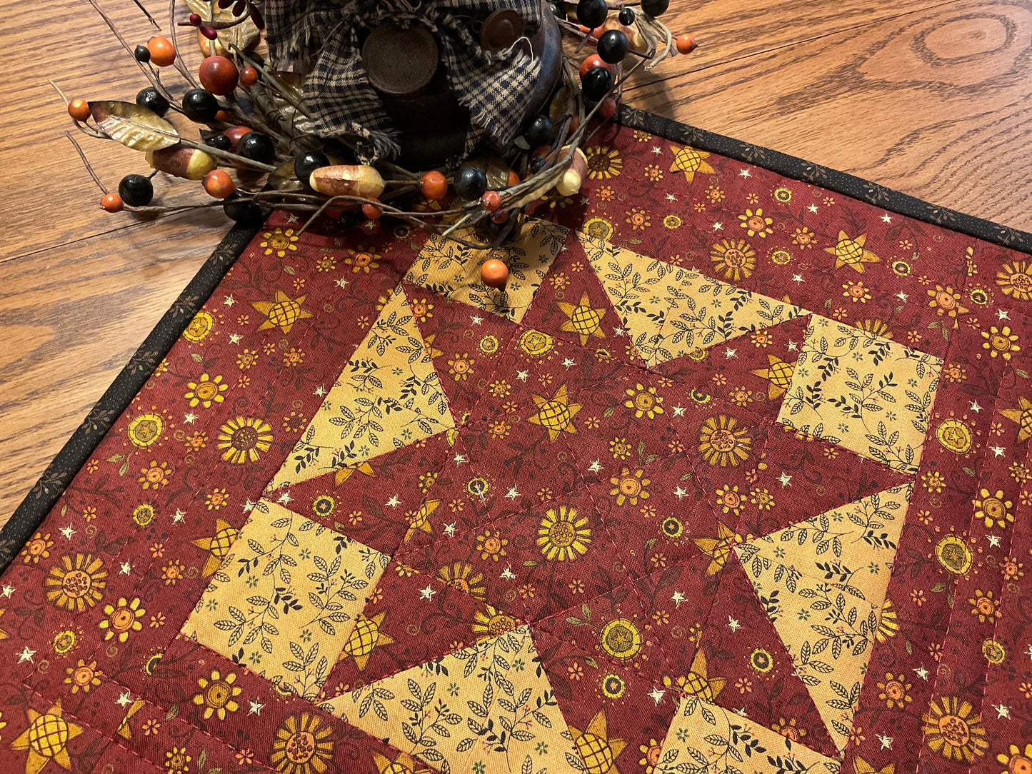 Primitive Farmhouse Autumn Star Table Topper Item #1933