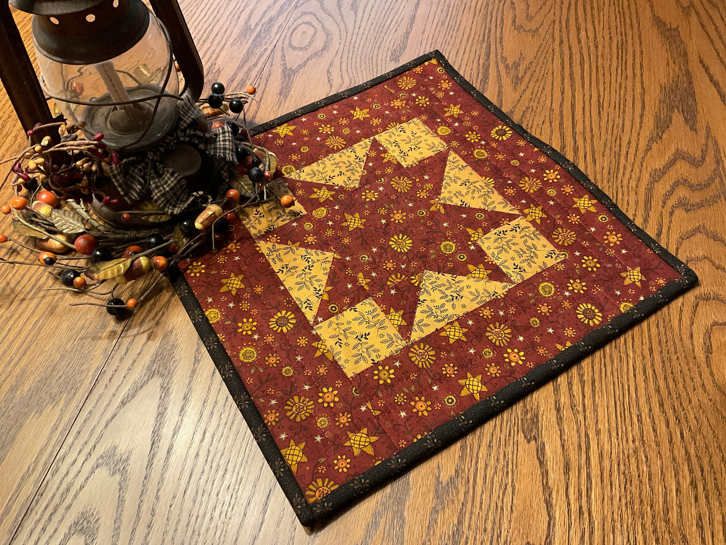 Primitive Farmhouse Autumn Star Table Topper Item #1933