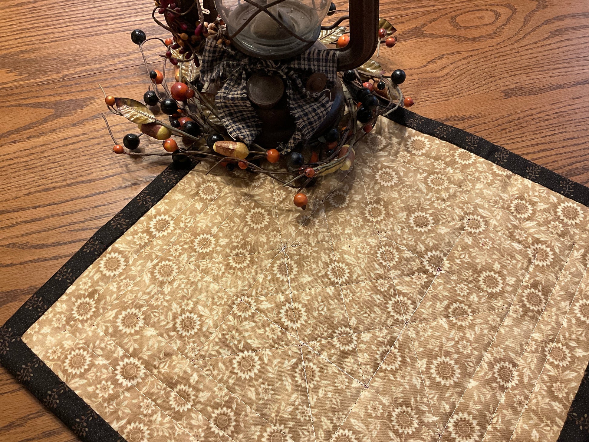 Primitive Farmhouse Autumn Star Table Topper Item #1933