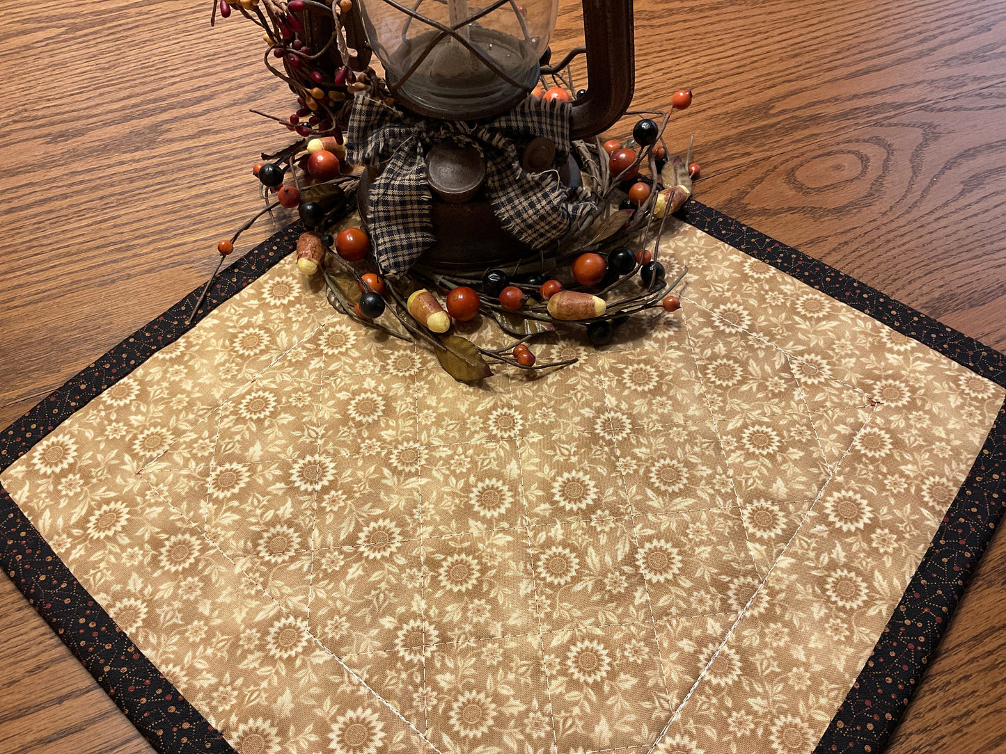 Primitive Farmhouse Autumn Table Topper Item #1930