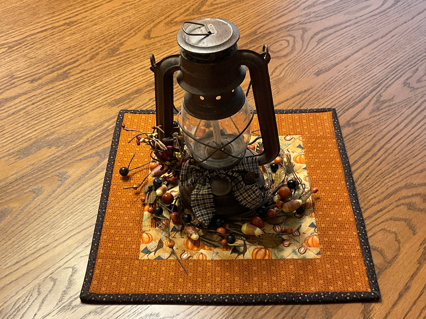 Primitive Farmhouse Autumn Table Topper Item #1930