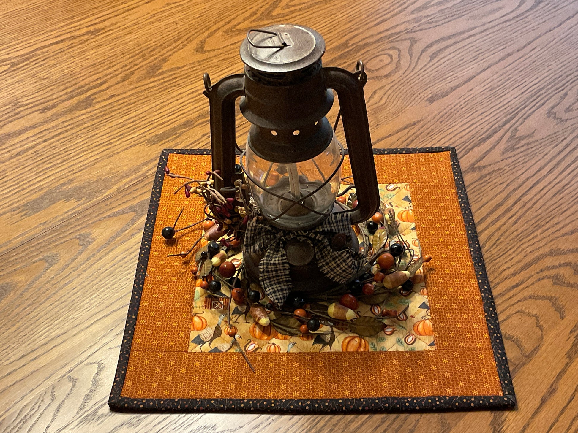 Primitive Farmhouse Autumn Table Topper Item #1930