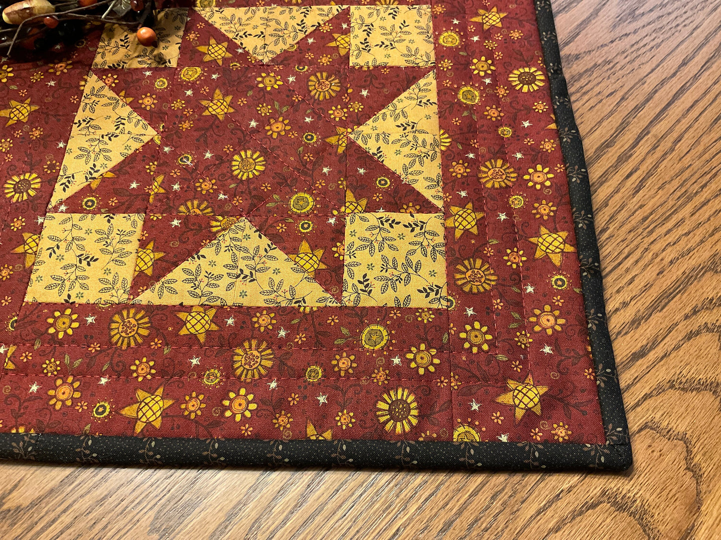 Primitive Farmhouse Autumn Star Table Topper Item #1933