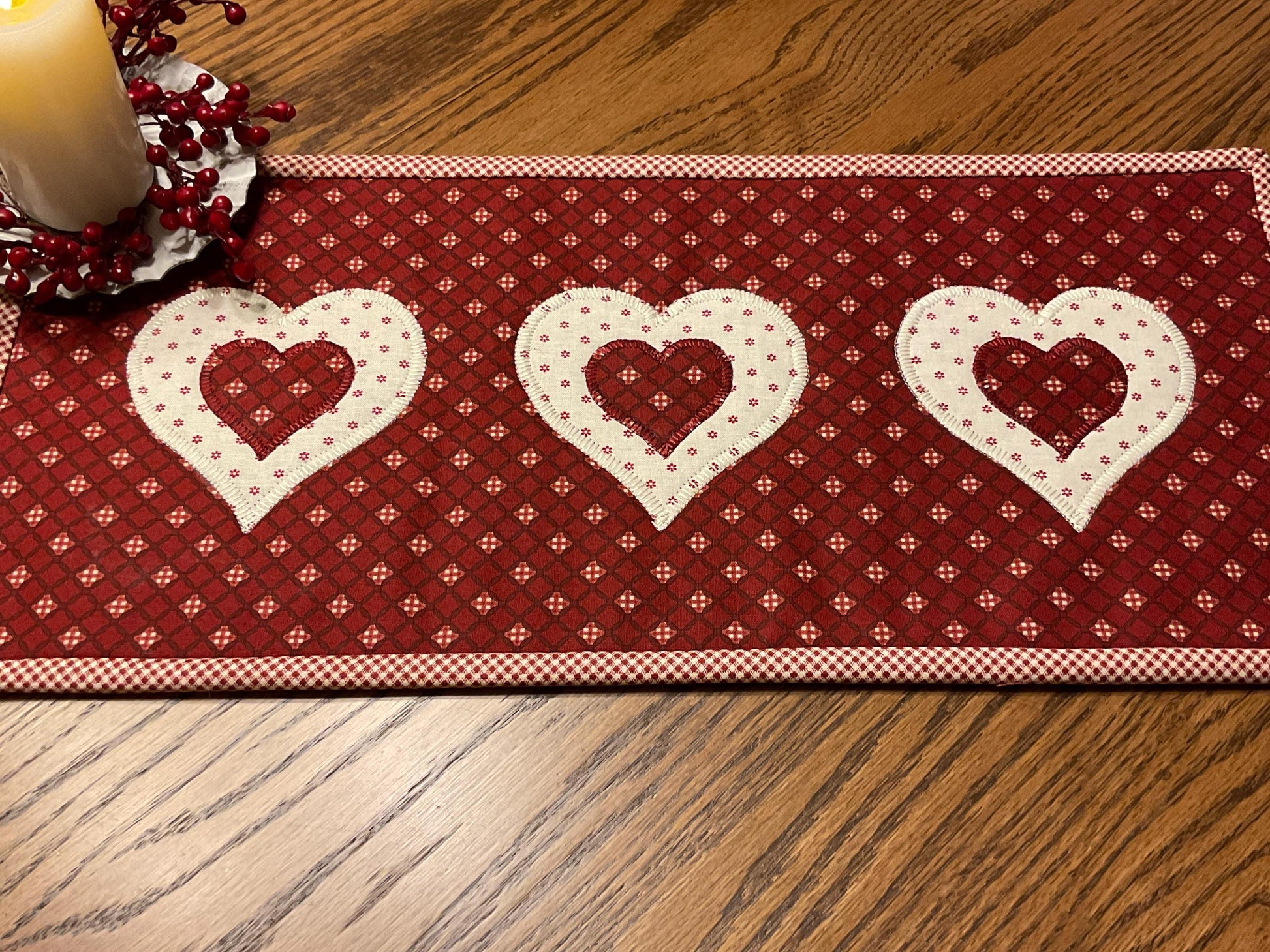 Primitive Farmhouse Valentine Table Topper Item #1951