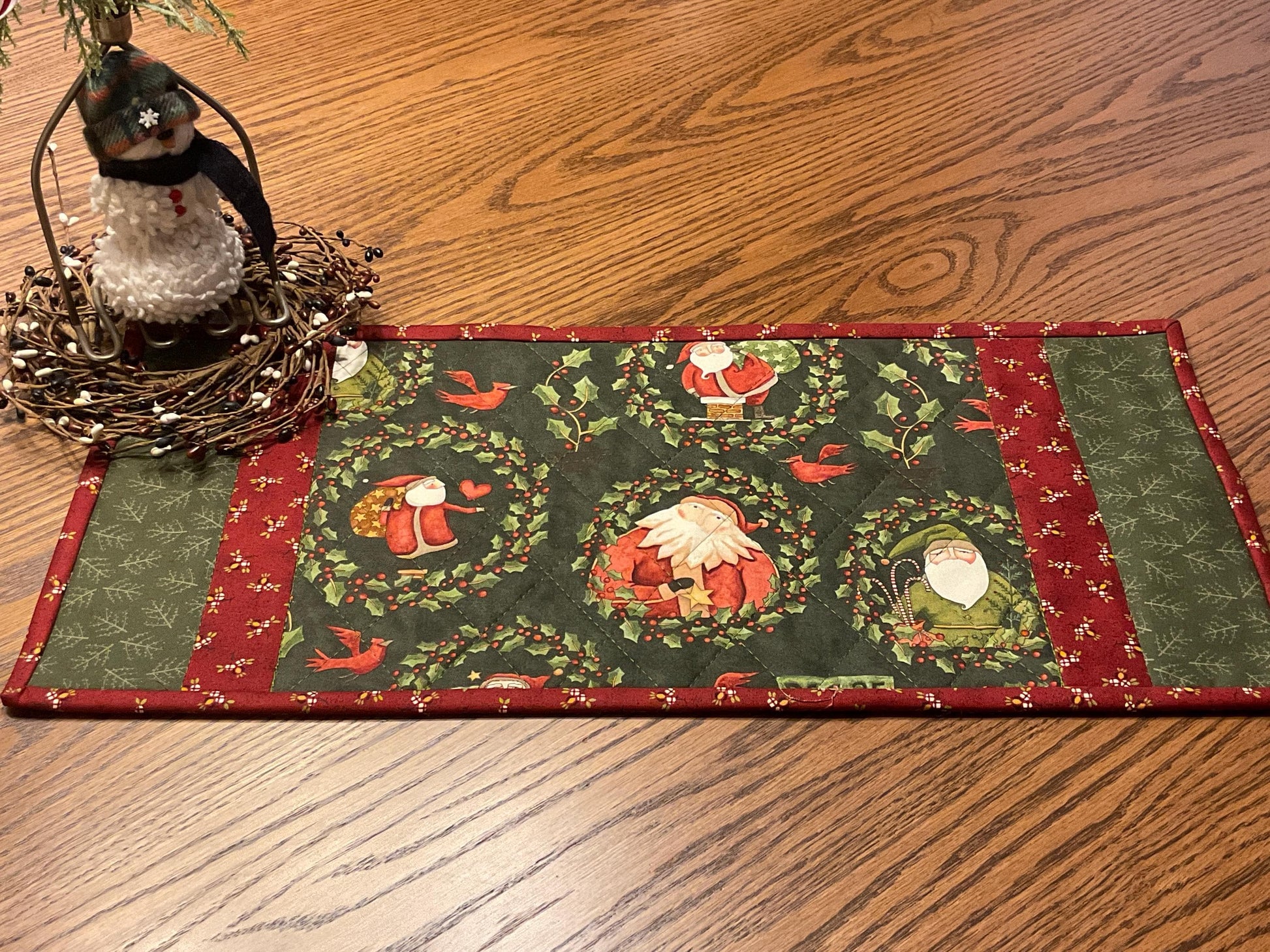 Christmas Primitive Farmhouse Santa Table Runner Item #1949