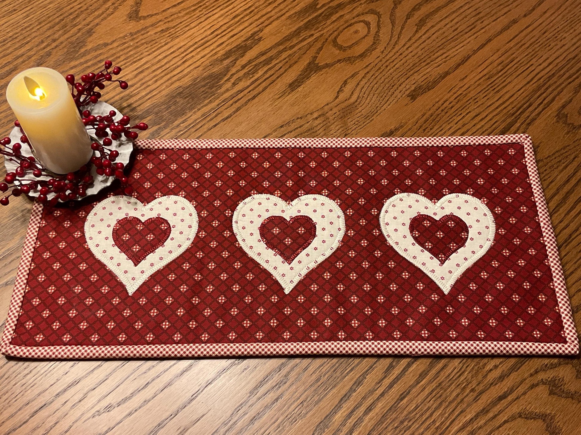 Primitive Farmhouse Valentine Table Topper Item #1951