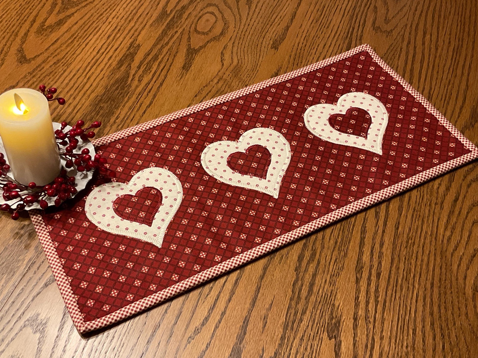 Primitive Farmhouse Valentine Table Topper Item #1951