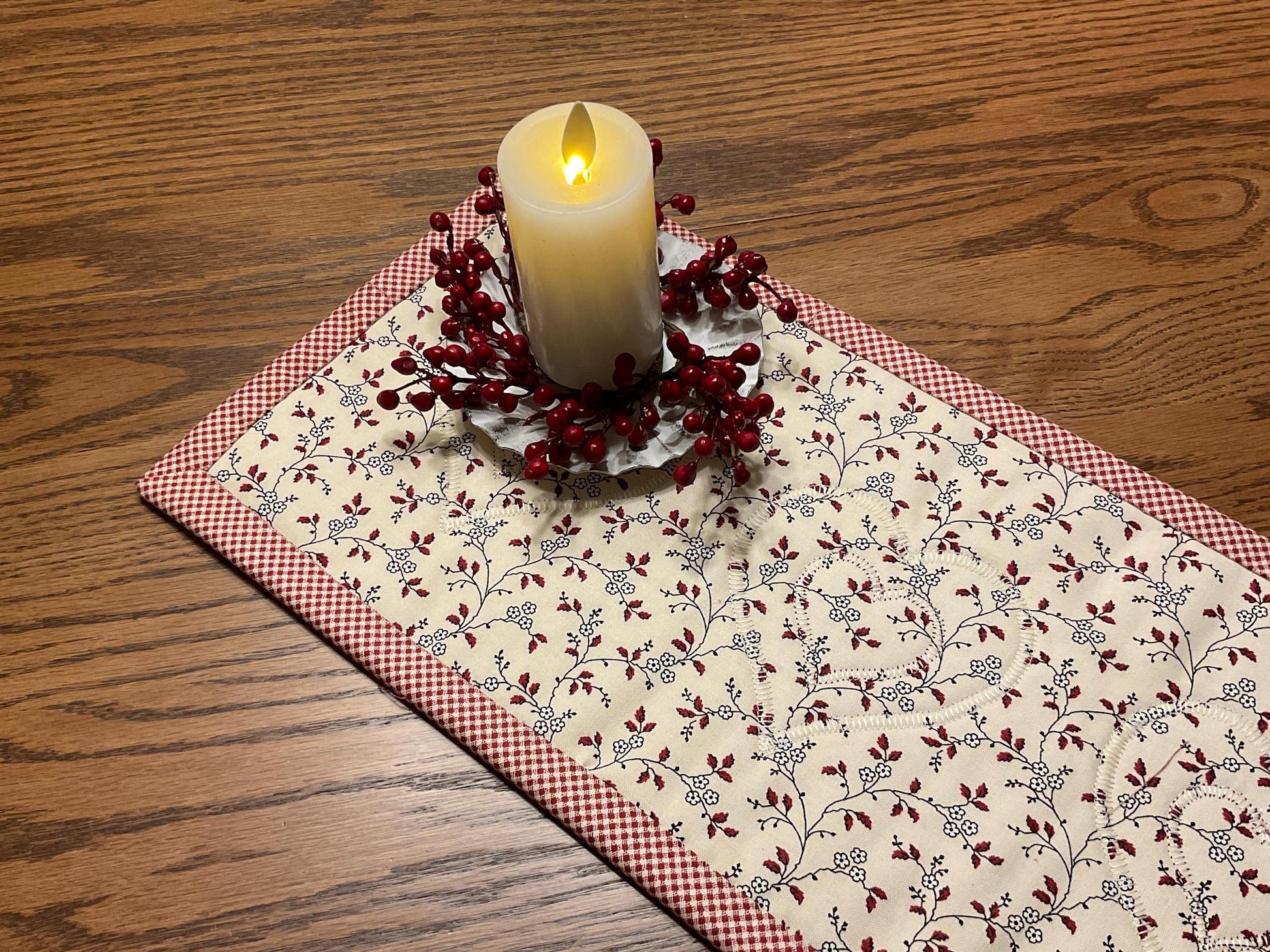 Primitive Farmhouse Valentine Table Topper Item #1951