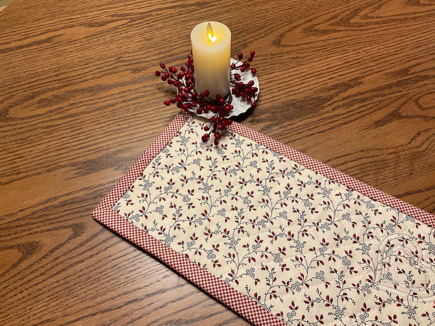 Primitive Farmhouse Valentine Table Runner Item #1964