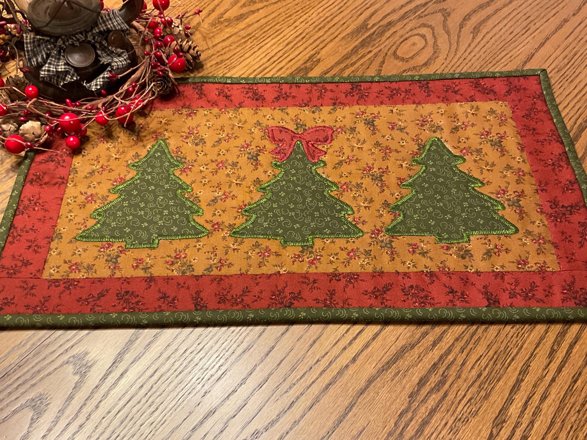 Primitive Farmhouse Christmas Table Runner Item #1990