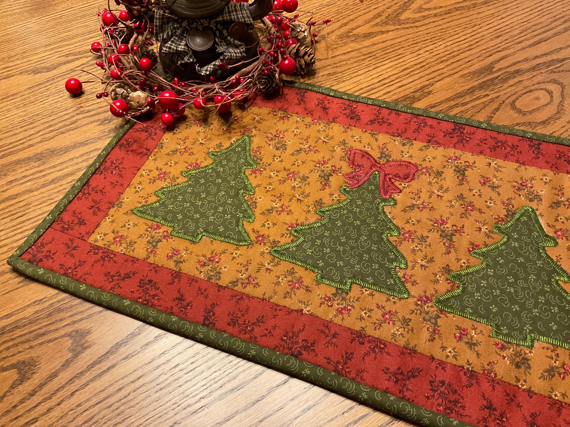 Primitive Farmhouse Christmas Table Runner Item #1990