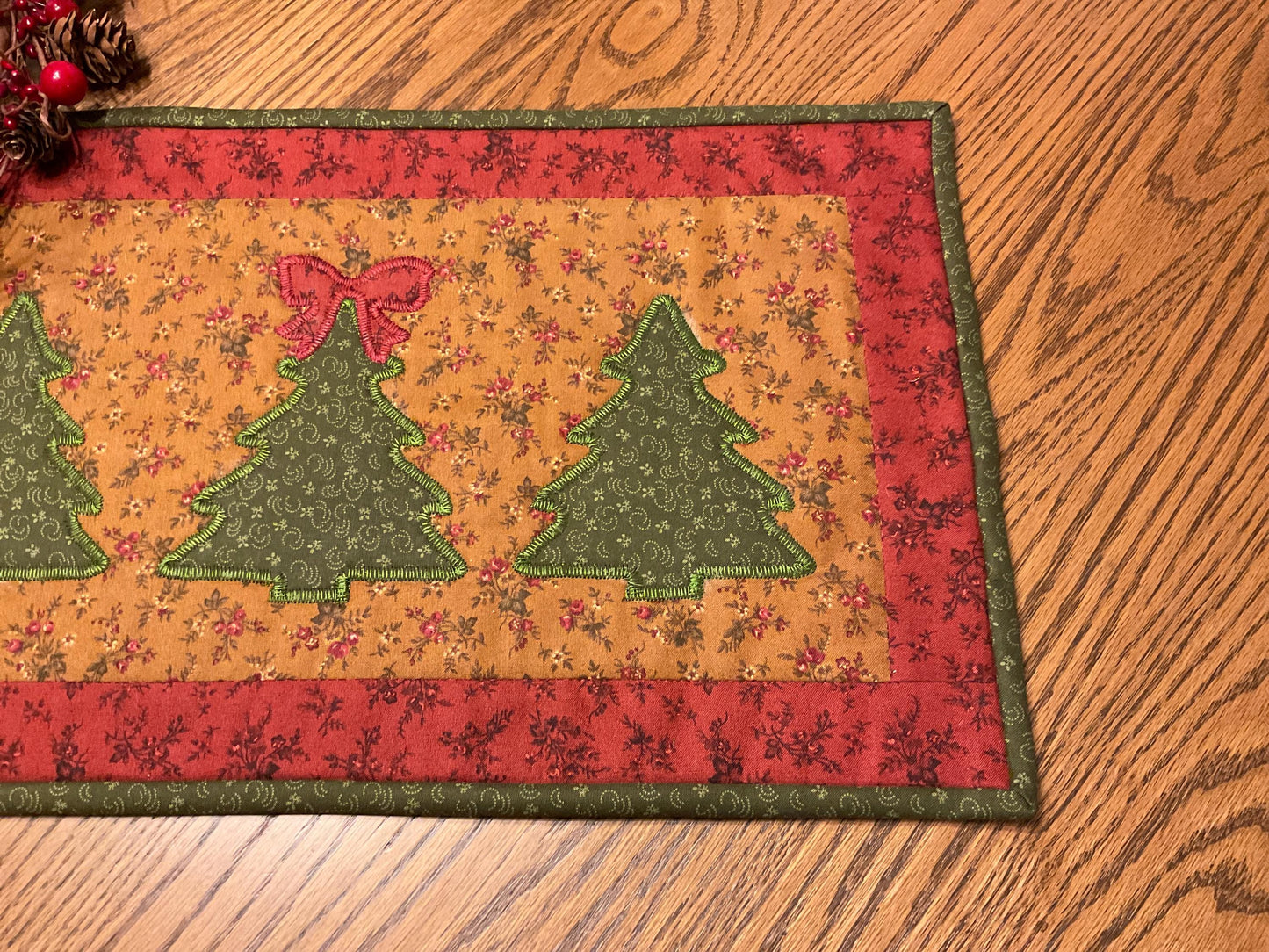 Primitive Farmhouse Christmas Table Runner Item #1990
