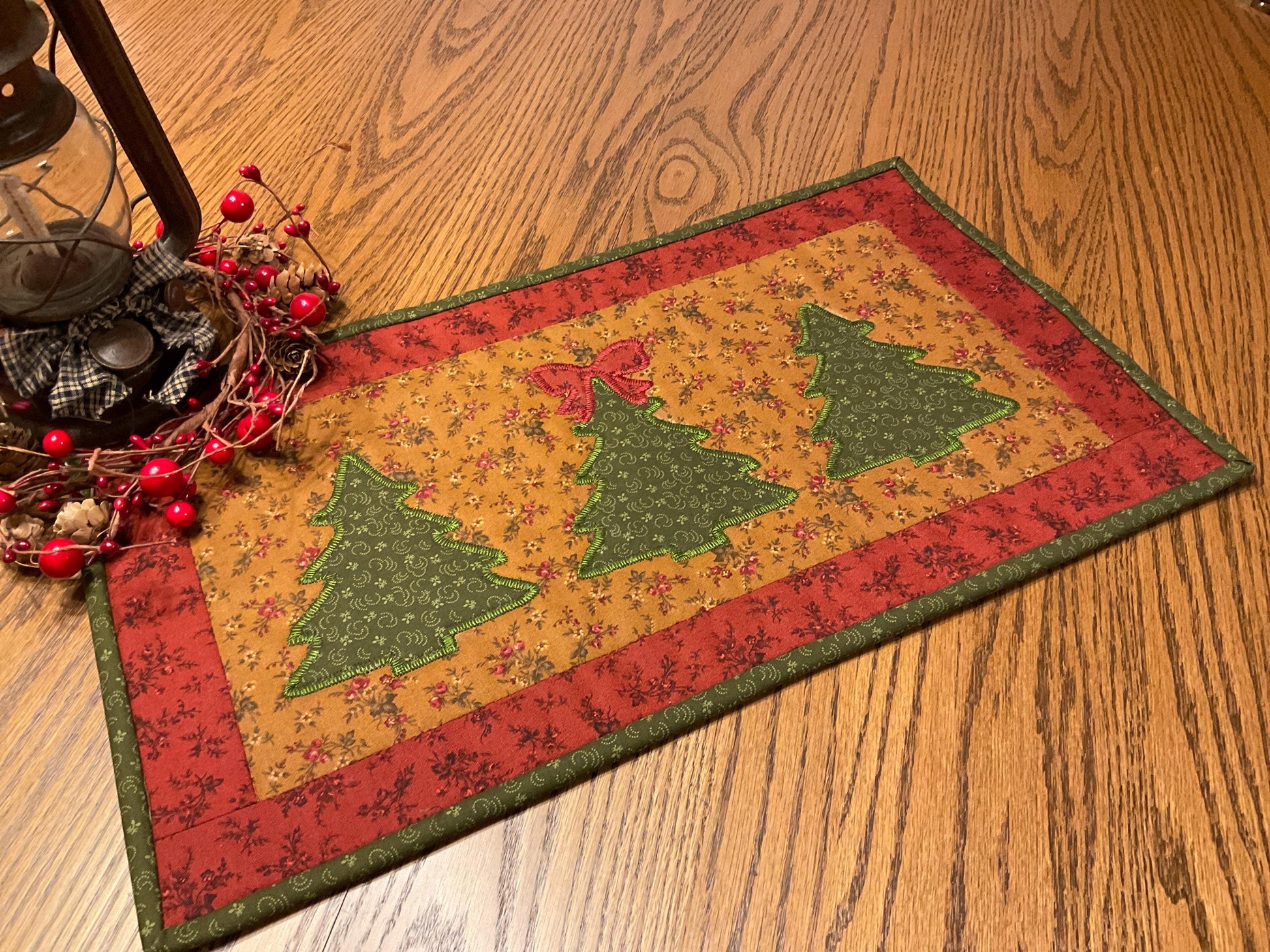 Primitive Farmhouse Christmas Table Runner Item #1990