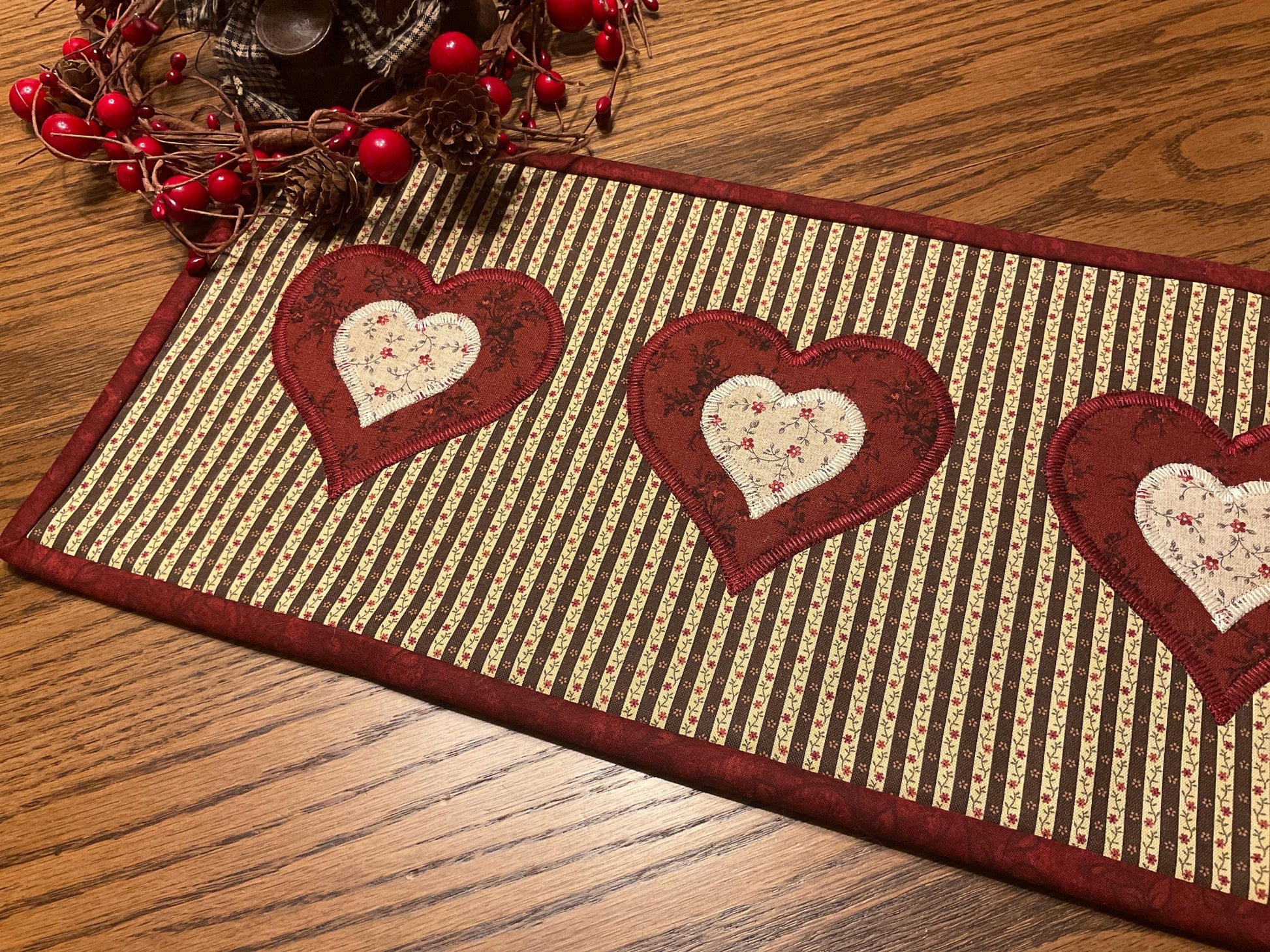 Primitive Farmhouse Valentine Table Topper Item #2016