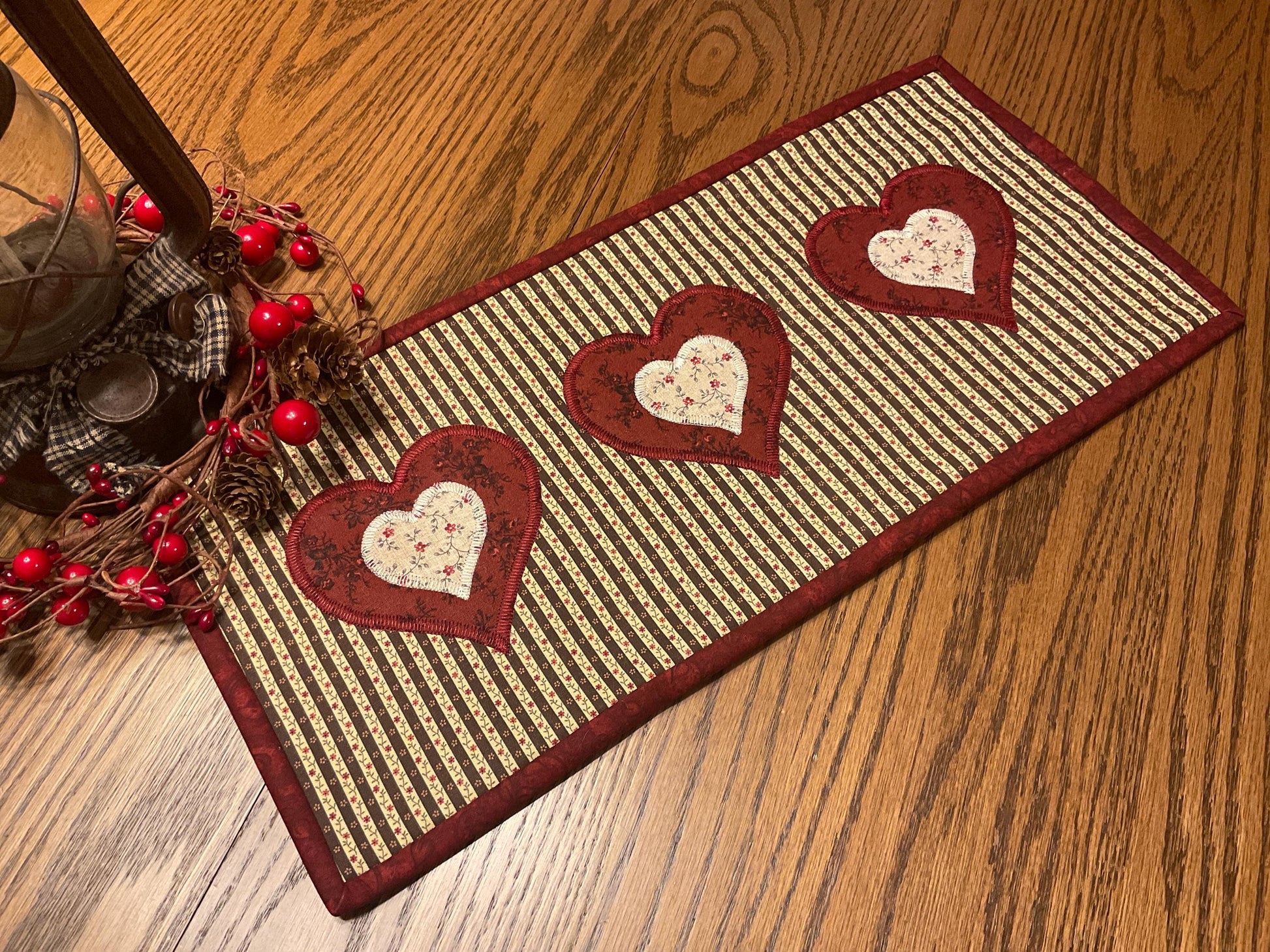 Primitive Farmhouse Valentine Table Topper Item #2016