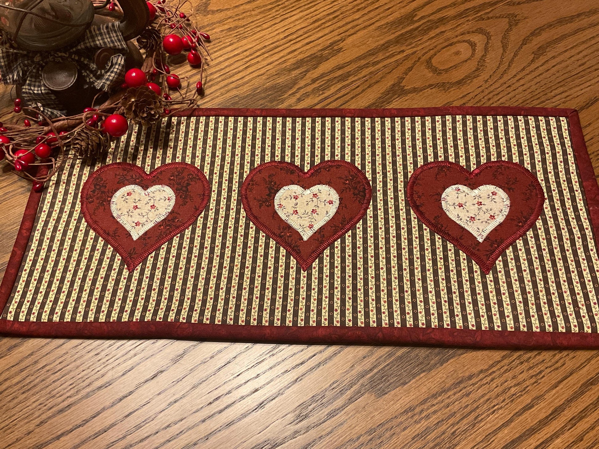 Primitive Farmhouse Valentine Table Topper Item #2016