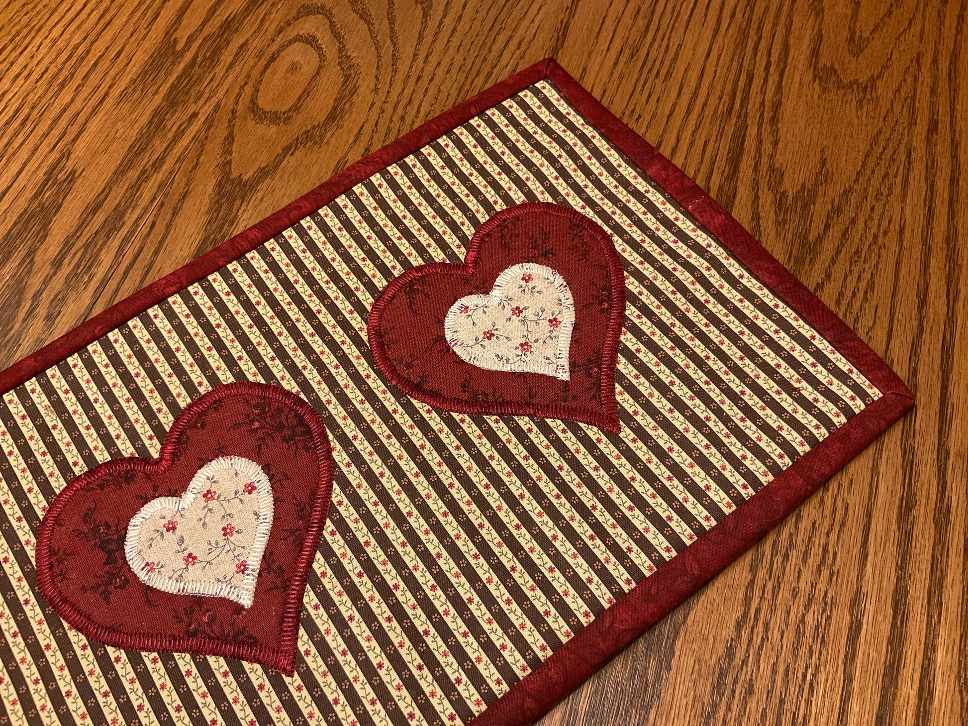 Primitive Farmhouse Valentine Table Topper Item #2016