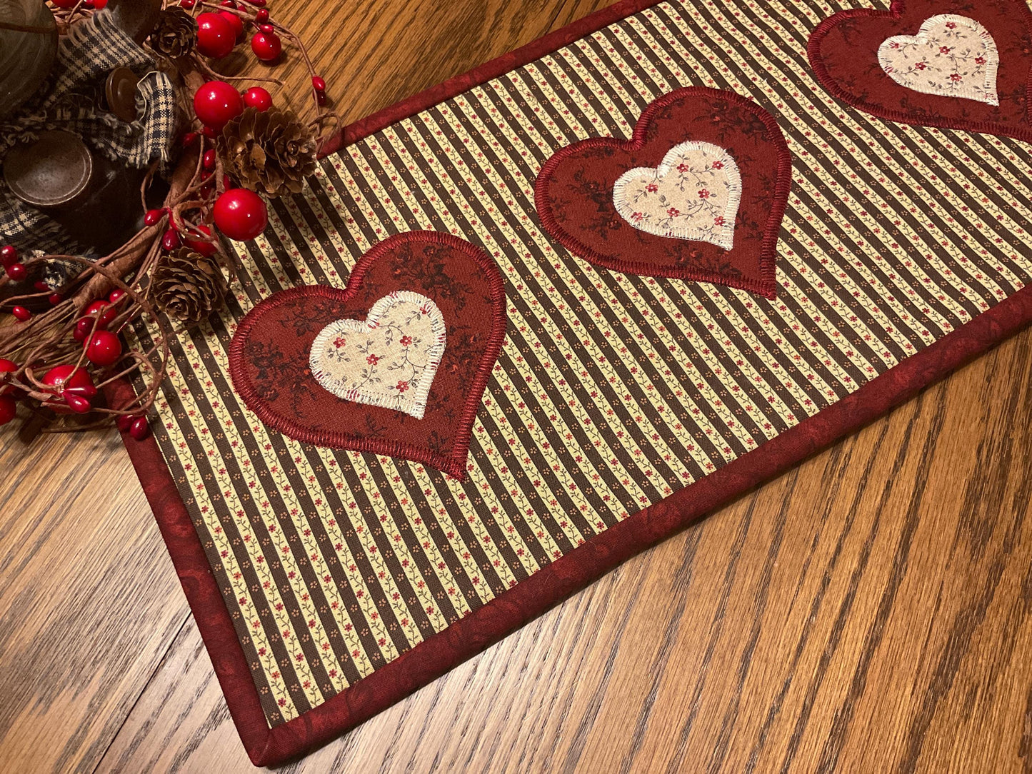 Primitive Farmhouse Valentine Table Topper Item #2016