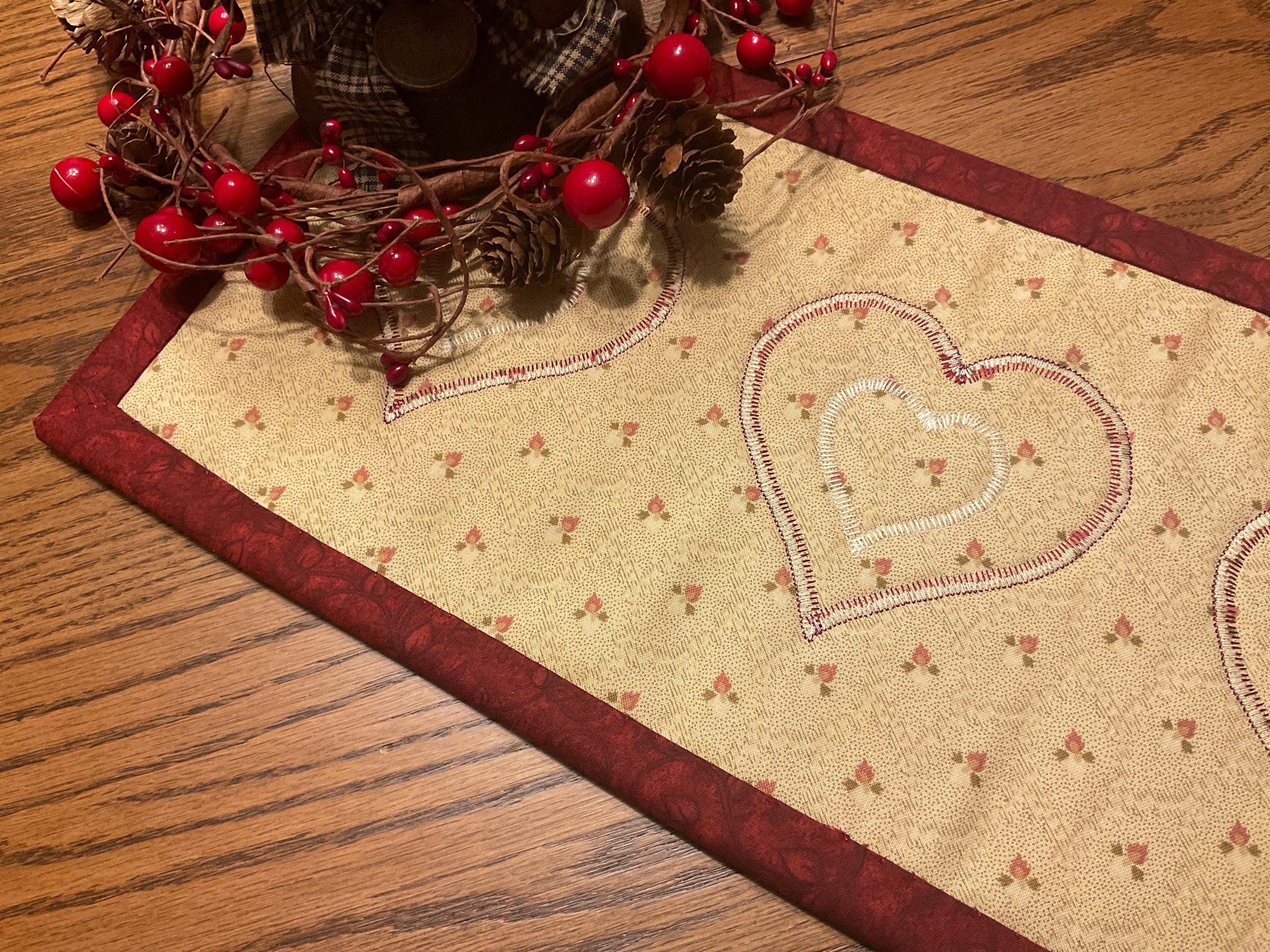 Primitive Farmhouse Valentine Table Topper Item #2016