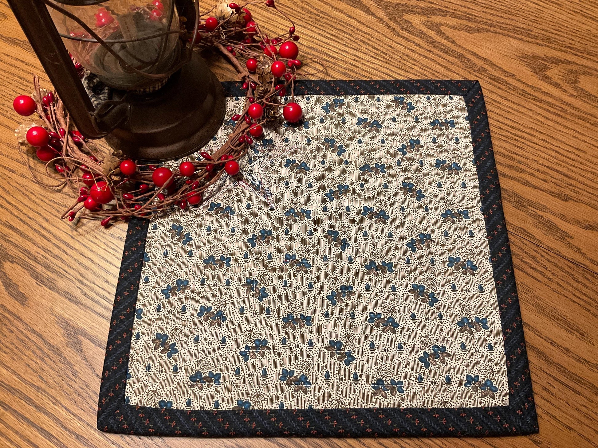 Primitive Farmhouse Patriotic Log Cabin Table Topper Item #2039