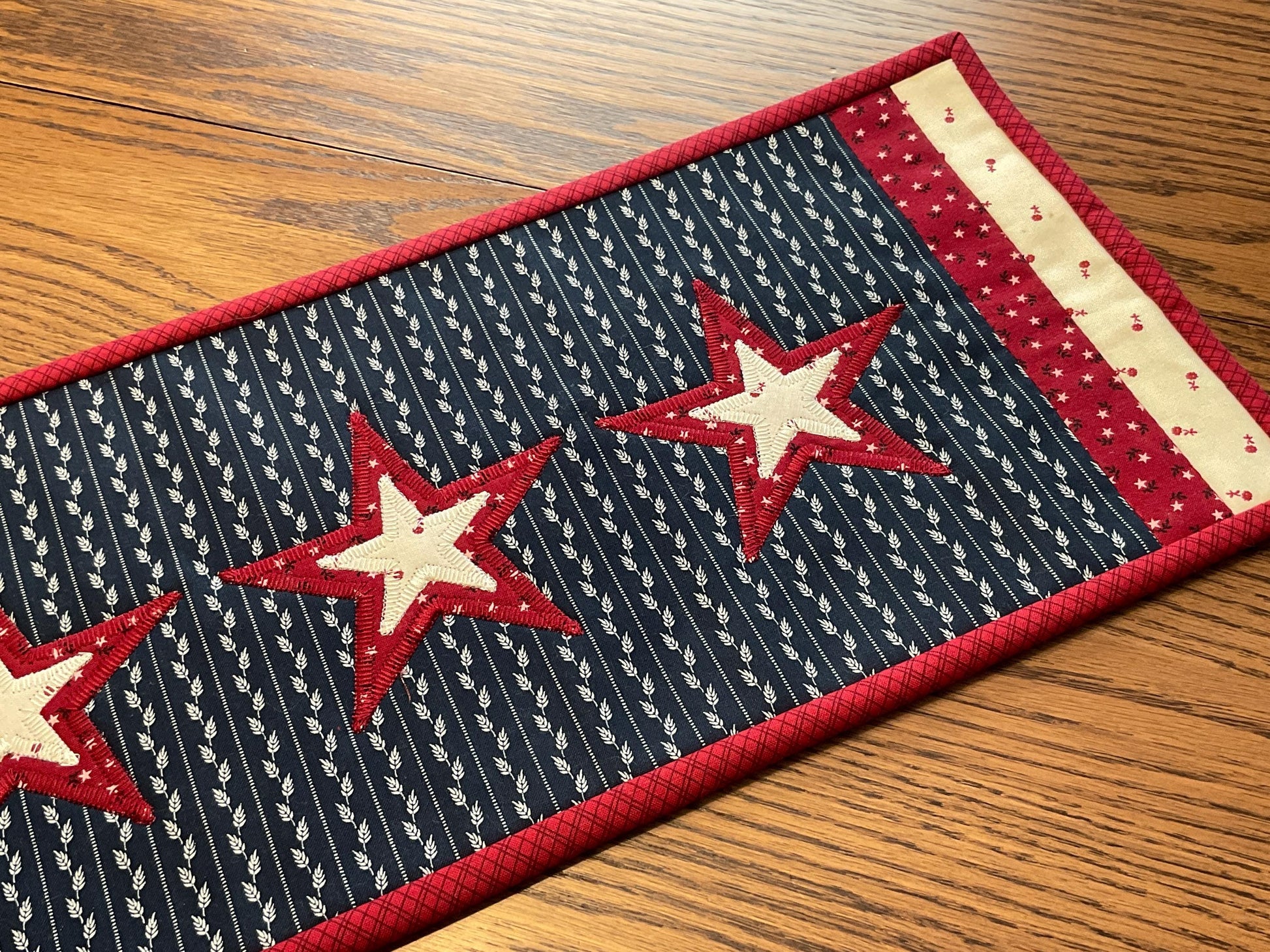 Primitive Farmhouse Americana Table Runner Item #2042
