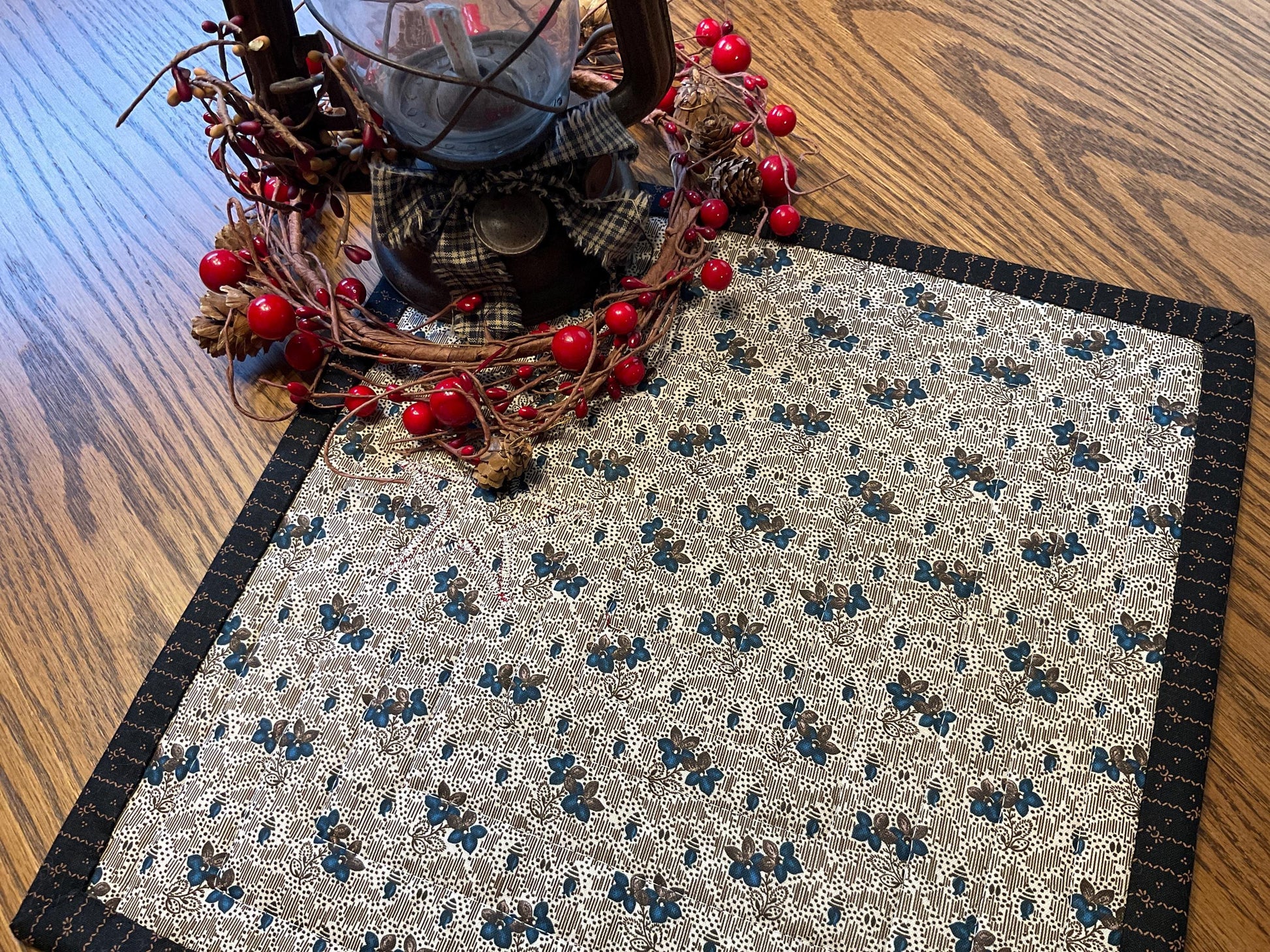 Primitive Farmhouse Patriotic Log Cabin Table Topper Item #2052