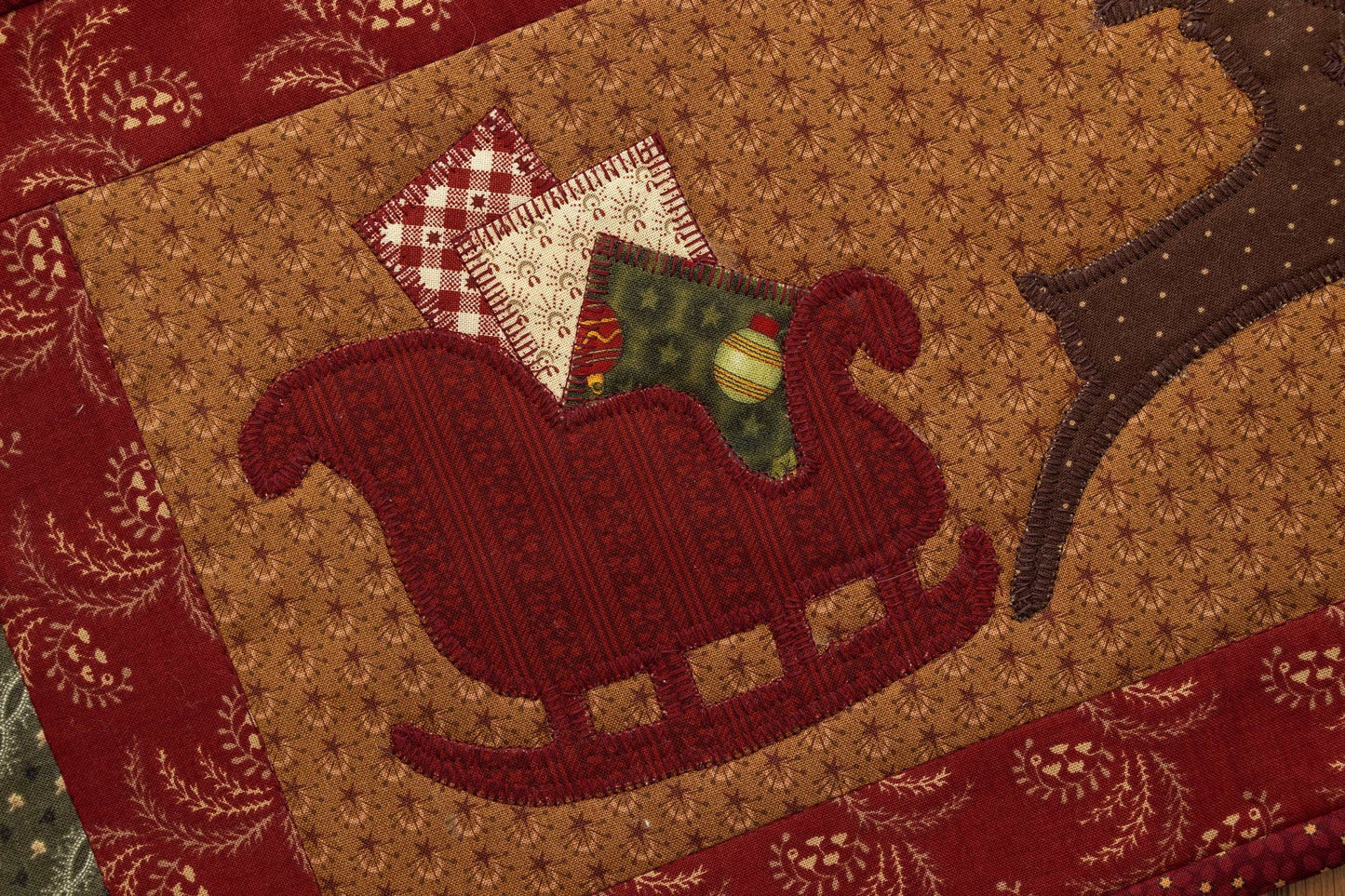 Primitive Farmhouse Christmas Sleigh and Reindeer Table Runner Item #1529