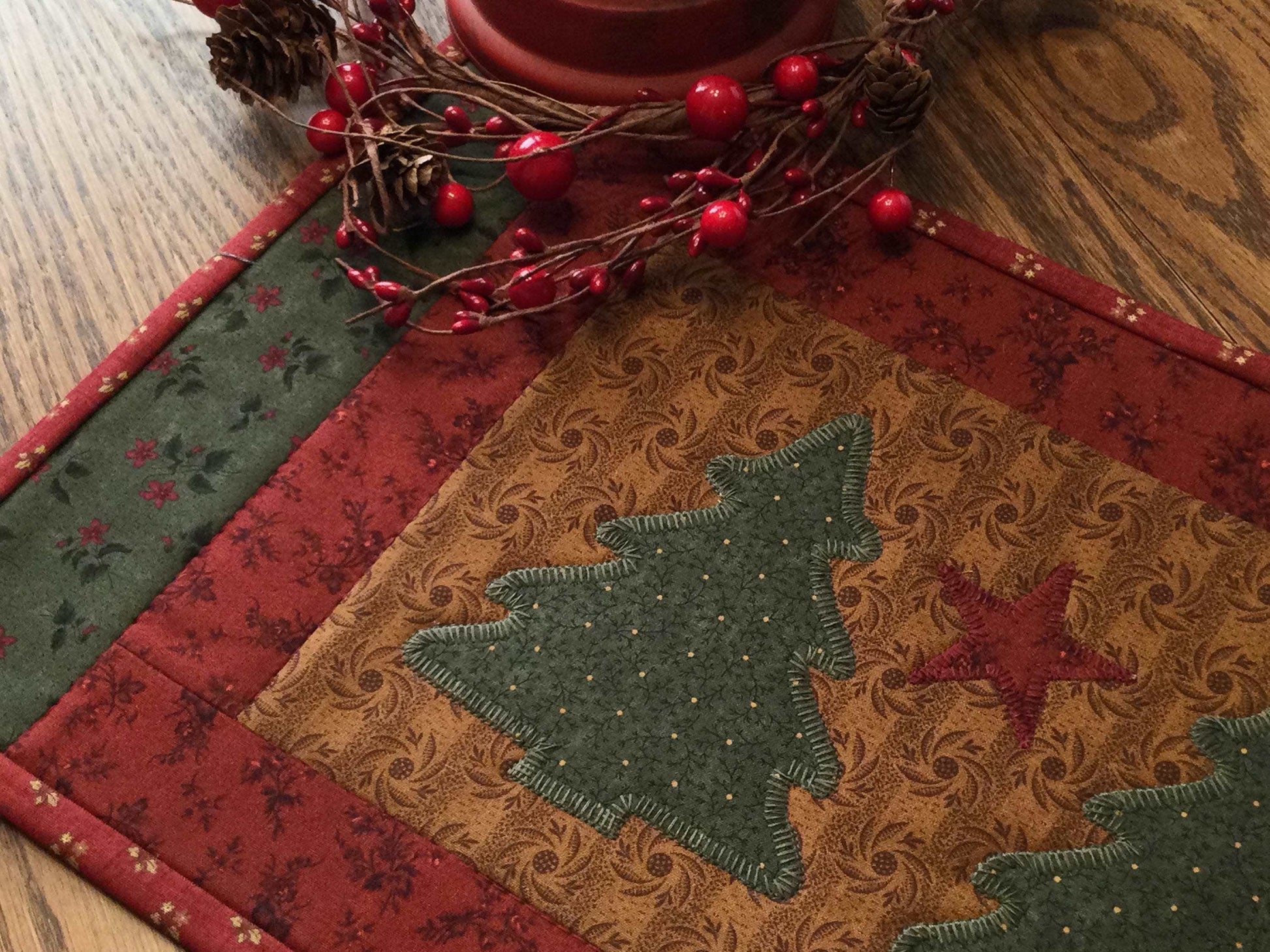 Primitive Farmhouse  Christmas Table Runner Item #1533