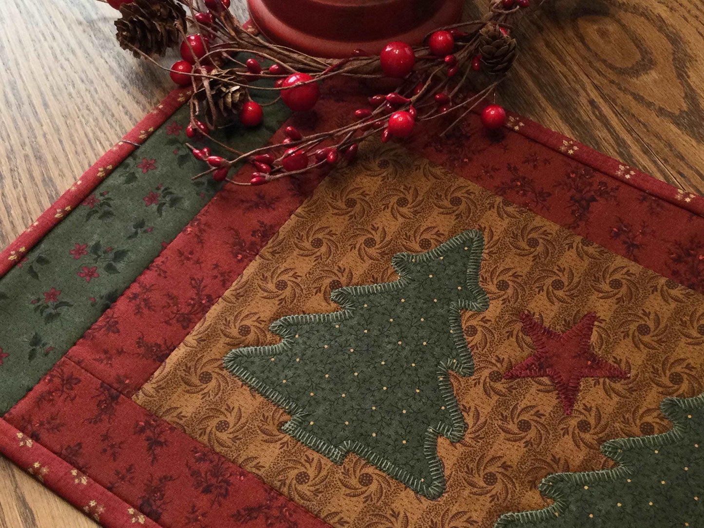 Primitive Farmhouse  Christmas Table Runner Item #1534