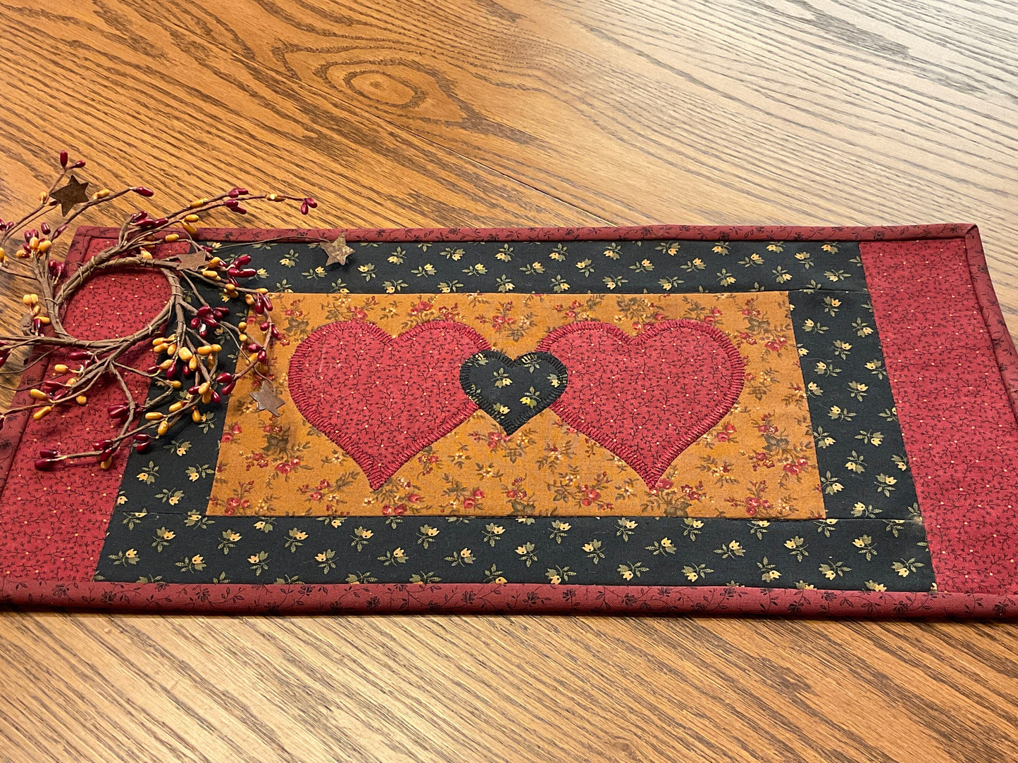 Primitive Farmhouse Valentine Table Runner Item 1615